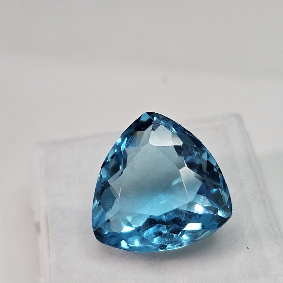 Lovely Certified Swiss Blue Topaz 💙 Gemstone 13.5 Carats! - Picture 4 of 6